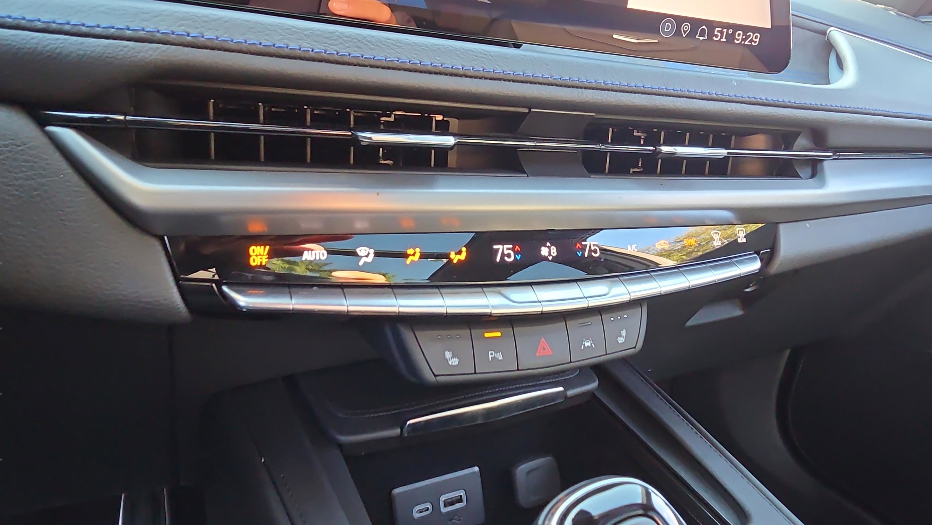 Used 2024 Cadillac XT4 Sport w/ Cold Weather Package image 9