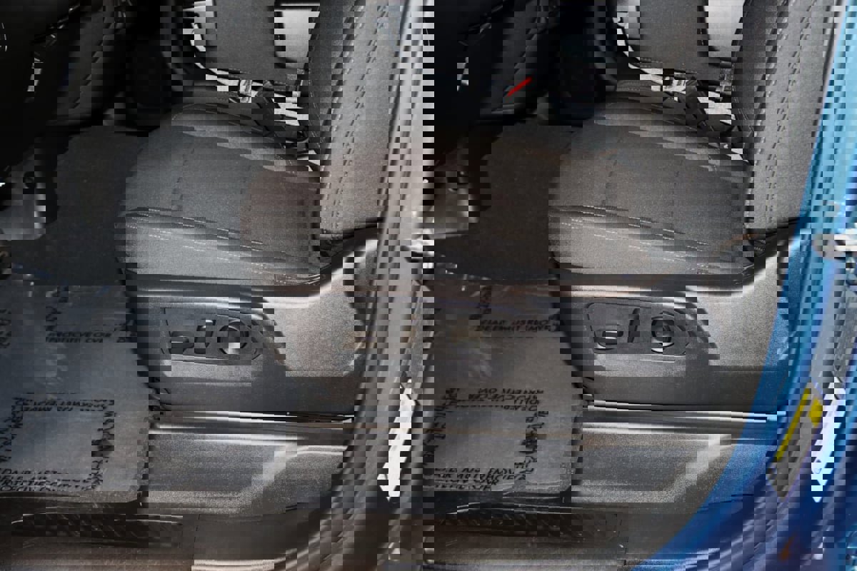 Used 2026 Chevrolet Silverado 2500 Custom w/ Custom Value Package image 36