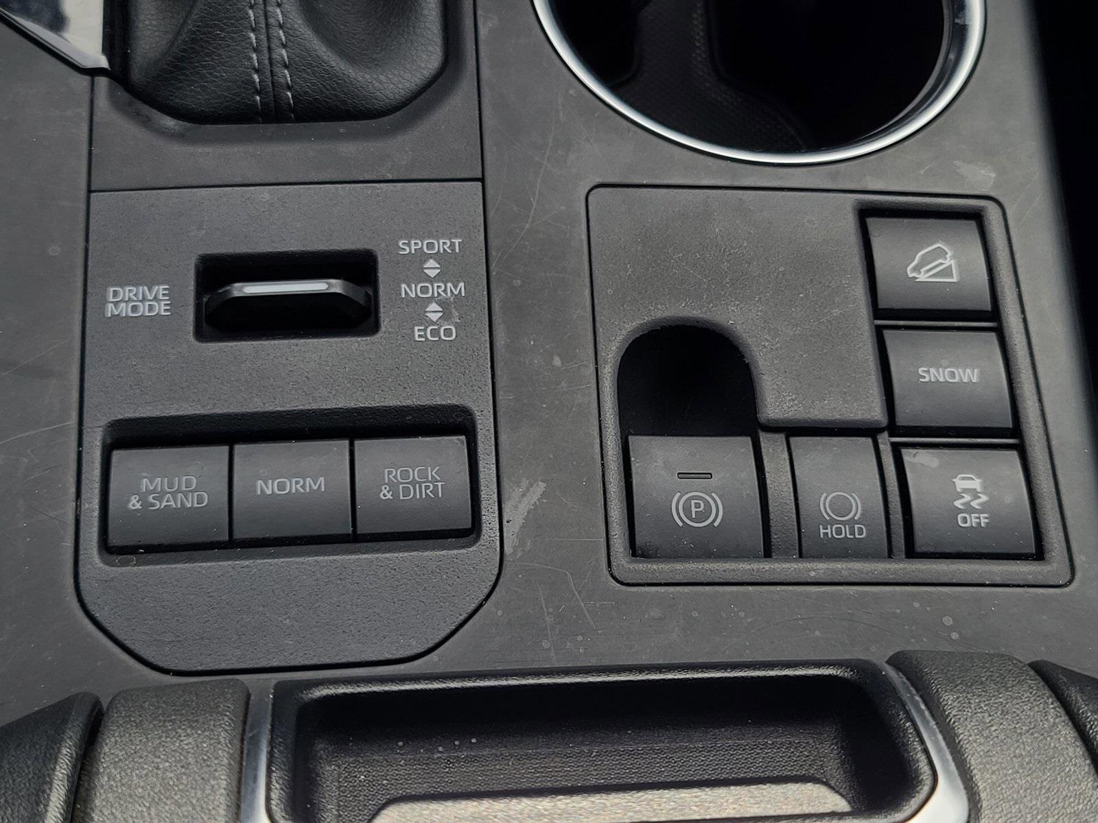 Used 2024 Toyota Highlander LE image 26