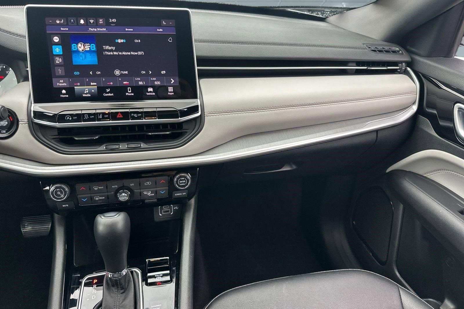 Used 2025 Jeep Compass Limited image 30