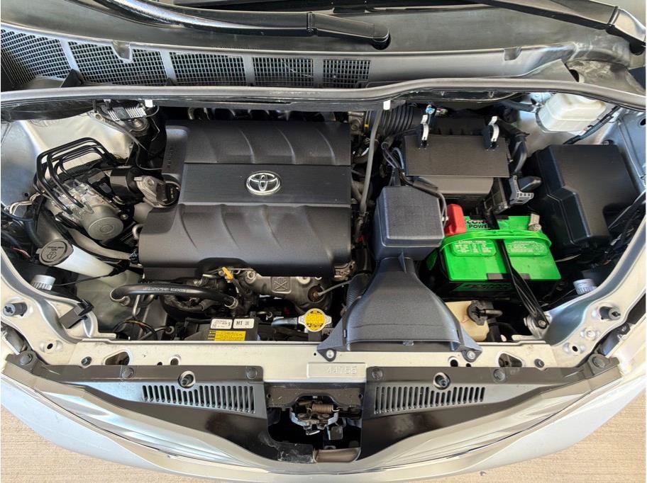 Used 2014 Toyota Sienna XLE FWD image 34
