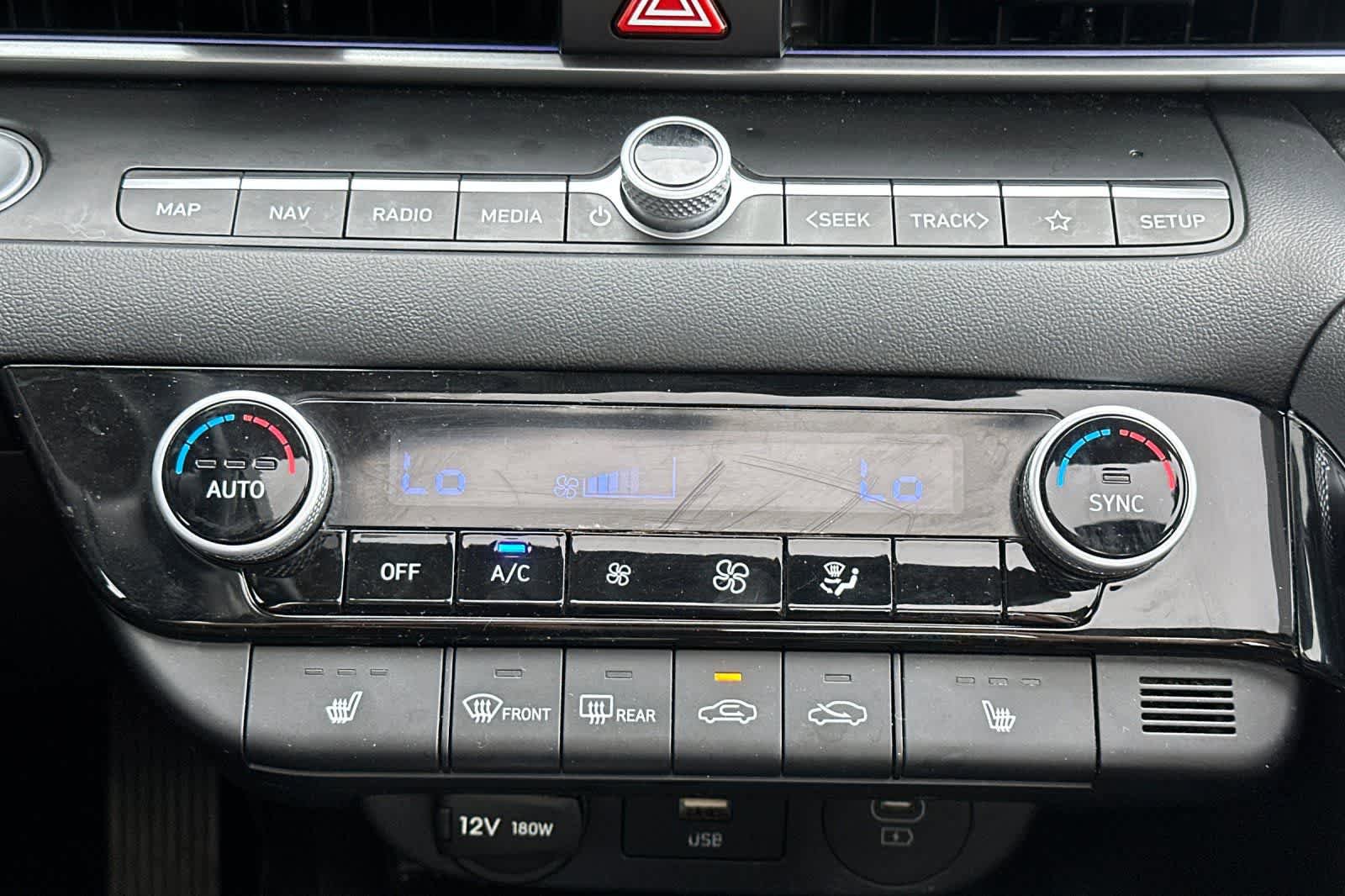 Used 2024 Hyundai Elantra Limited FWD image 20