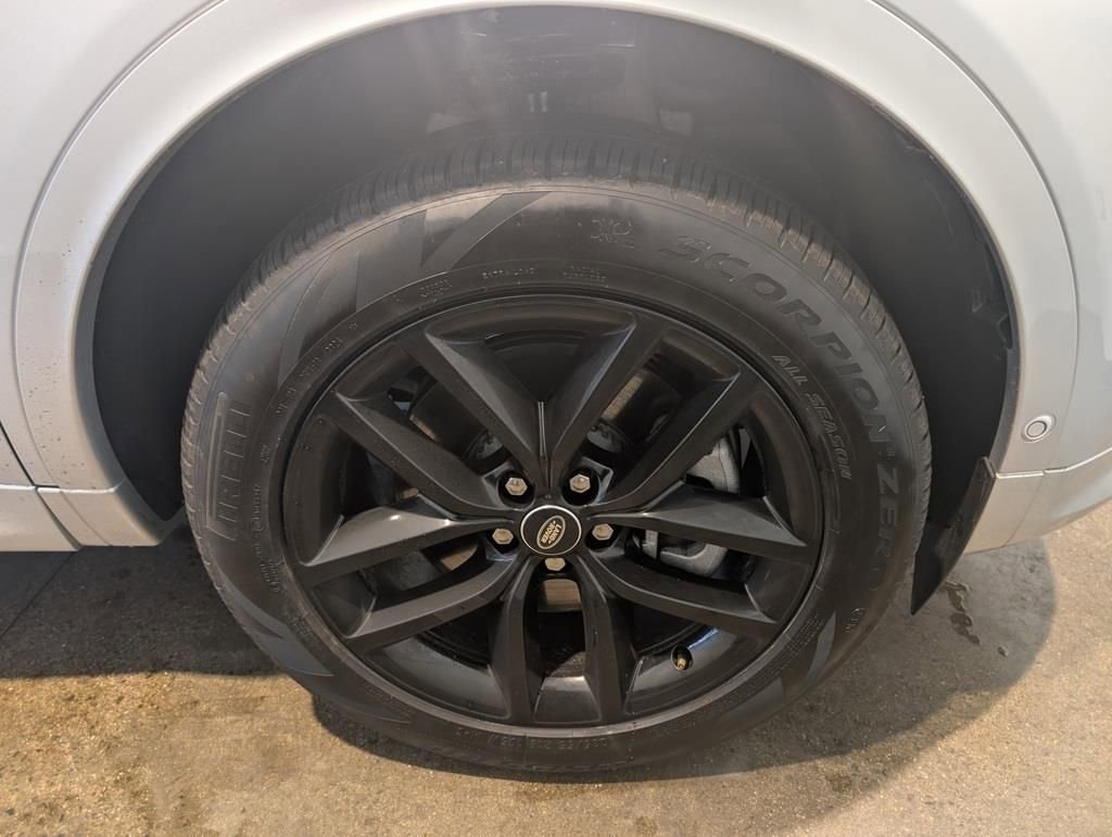 Used 2025 Land Rover Discovery Sport S image 7