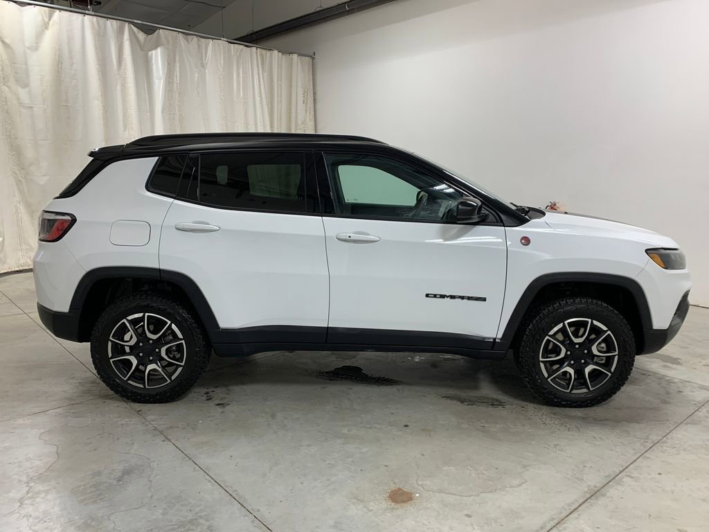 Used 2024 Jeep Compass Trailhawk image 24