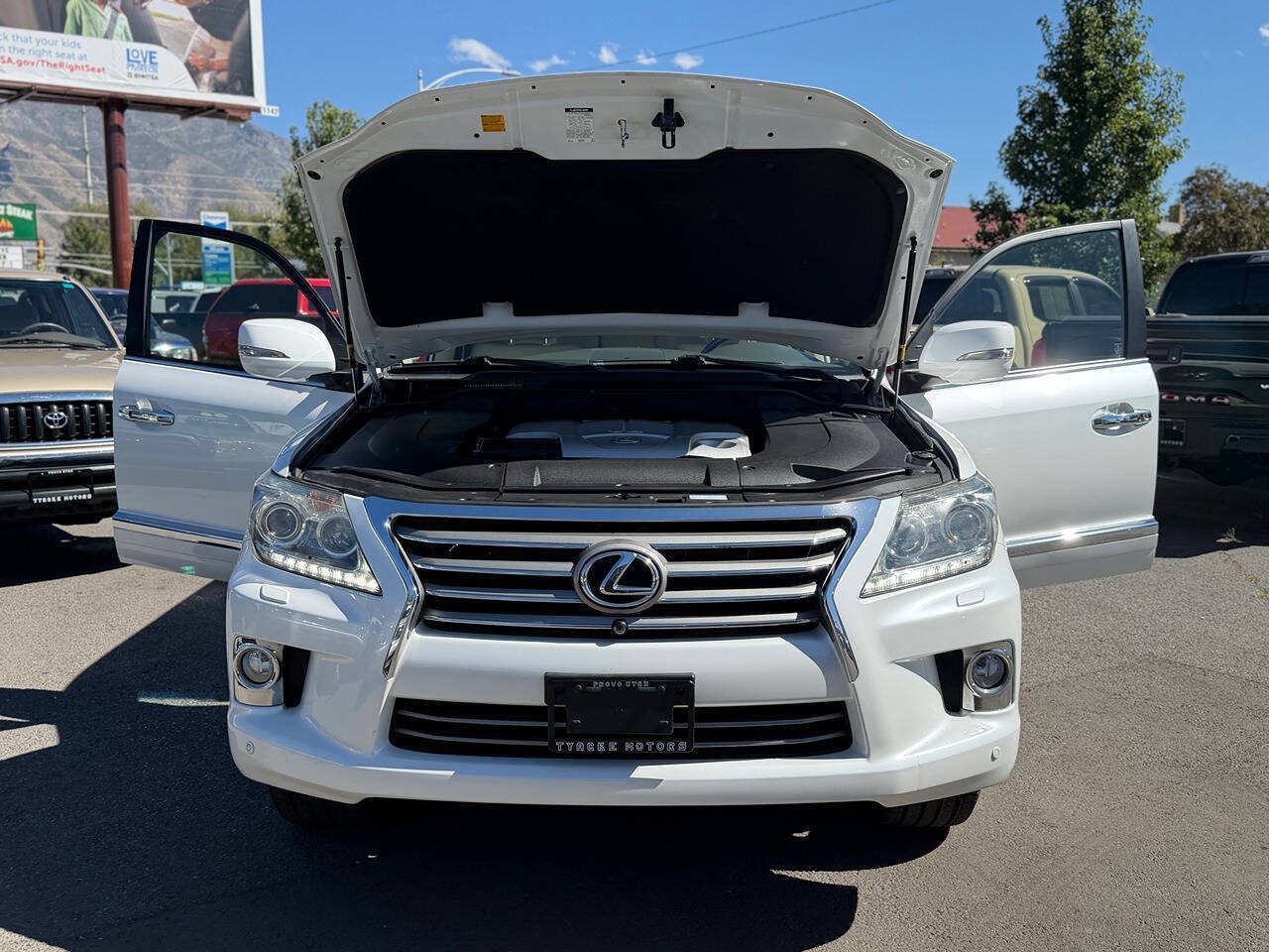 Used 2013 Lexus LX 570 4WD w/ Luxury Pkg image 63