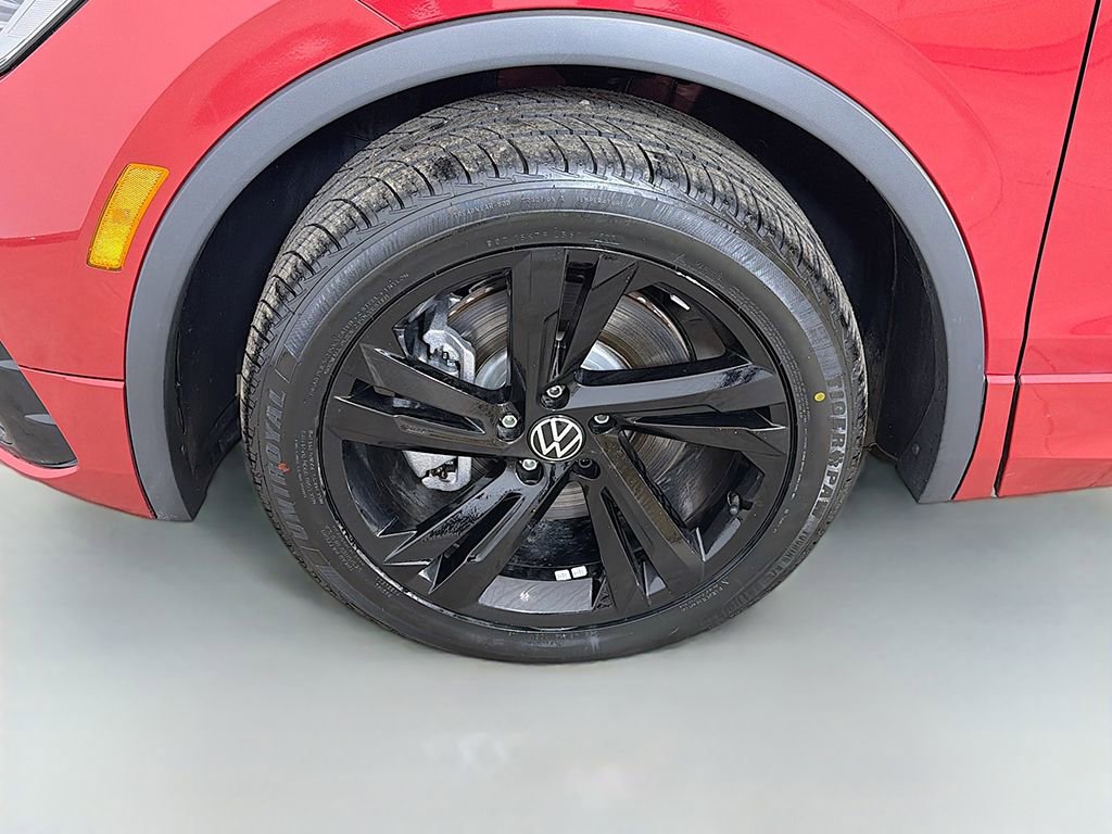 Used 2024 Volkswagen Tiguan SE R-Line image 19