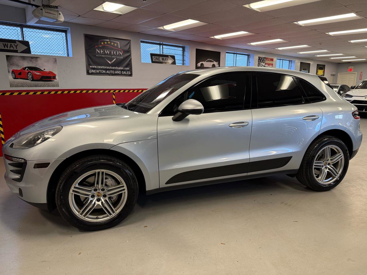 Used 2016 Porsche Macan S AWD/4WD image 3