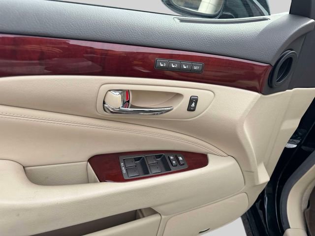 Used 2011 Lexus LS 460 L w/ Luxury Pkg image 18