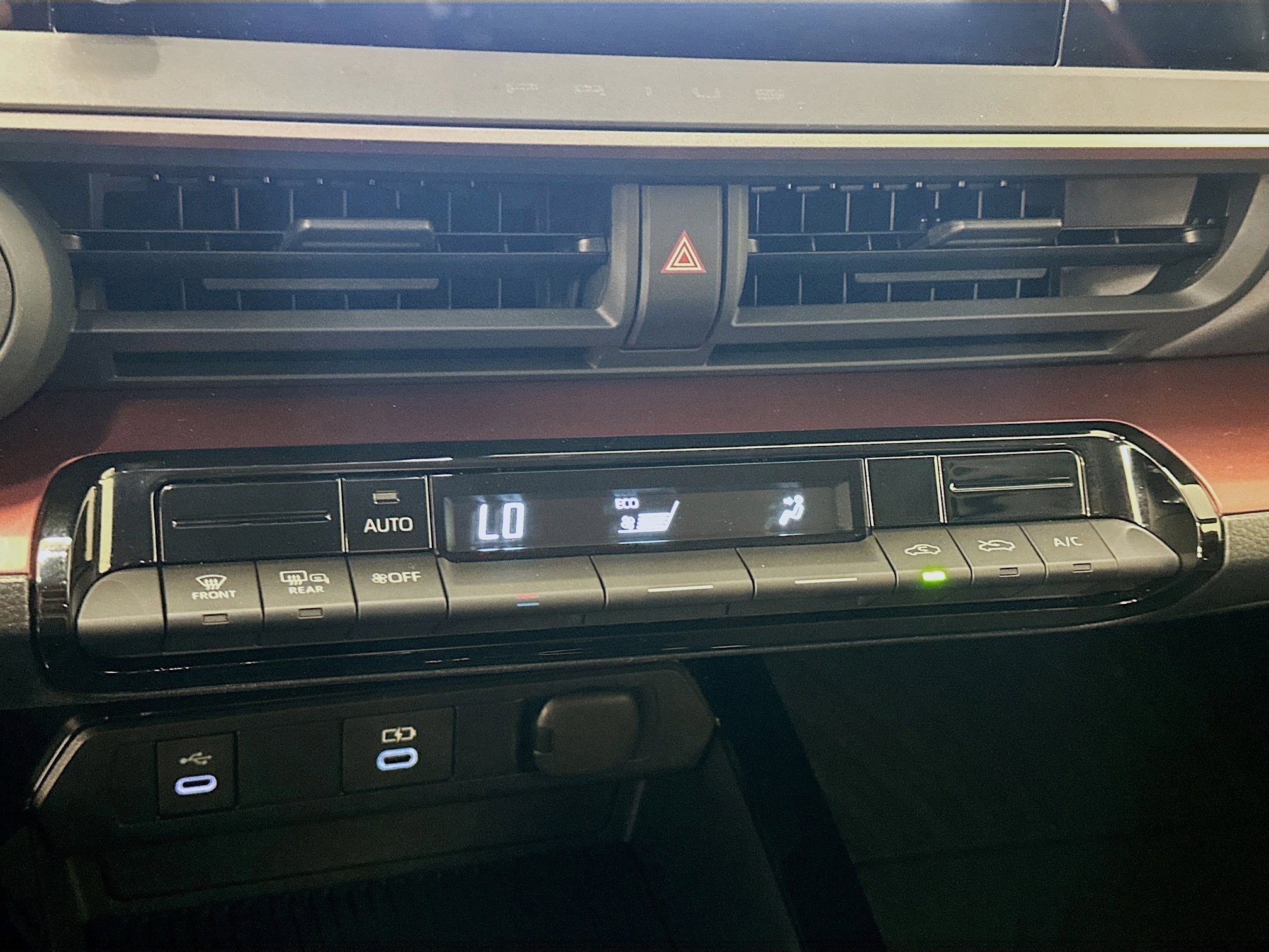 Used 2025 Toyota Prius Plug-In Hybrid image 24