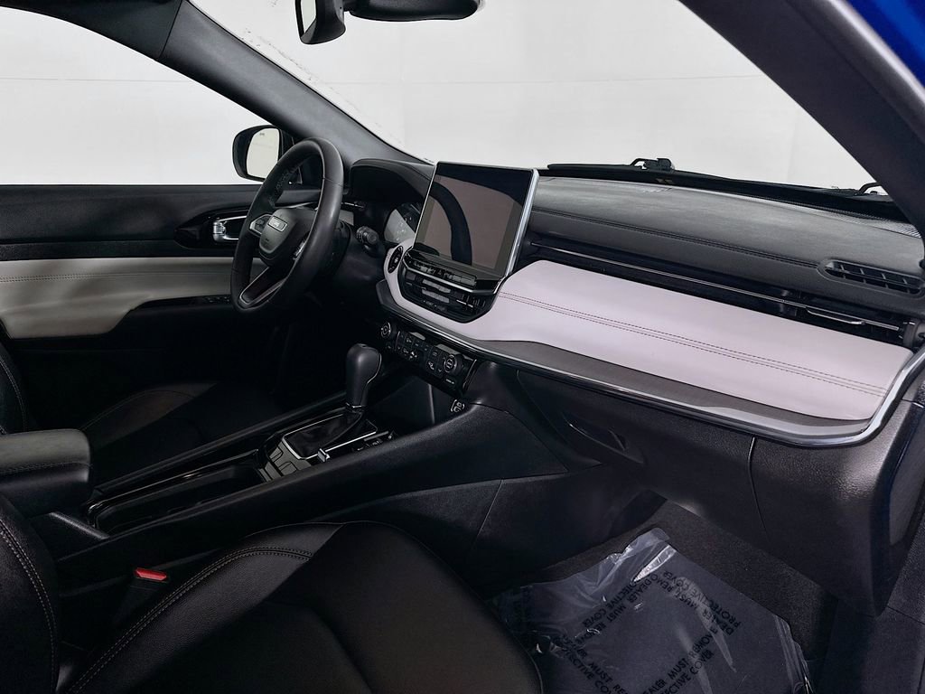 Certified 2024 Jeep Compass Limited image 38