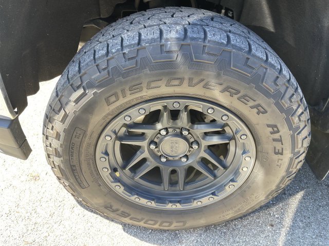 Used 2018 Chevrolet Silverado 1500 LT w/ All Star Edition AWD/4WD image 2
