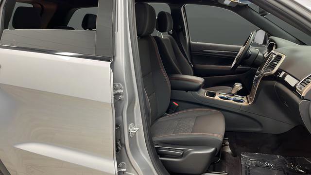 Used 2016 Jeep Grand Cherokee Laredo 75th Anniversary image 23