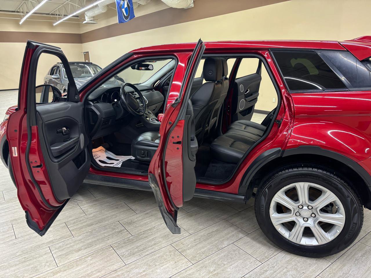 Used 2018 Land Rover Range Rover Evoque SE AWD/4WD image 20