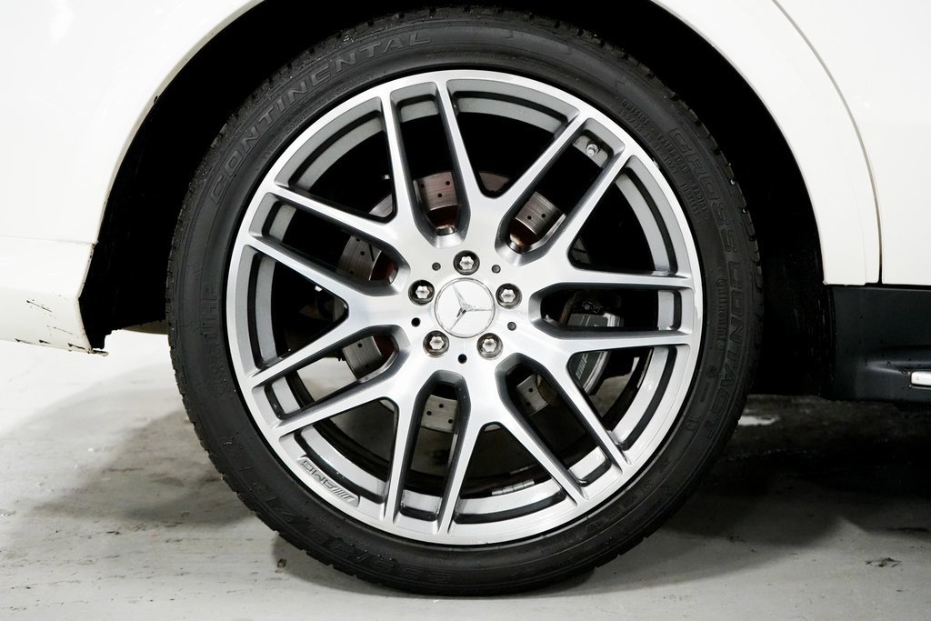 Used 2018 Mercedes-Benz GLE 63 AMG 4MATIC w/ Premium 3 Package image 28