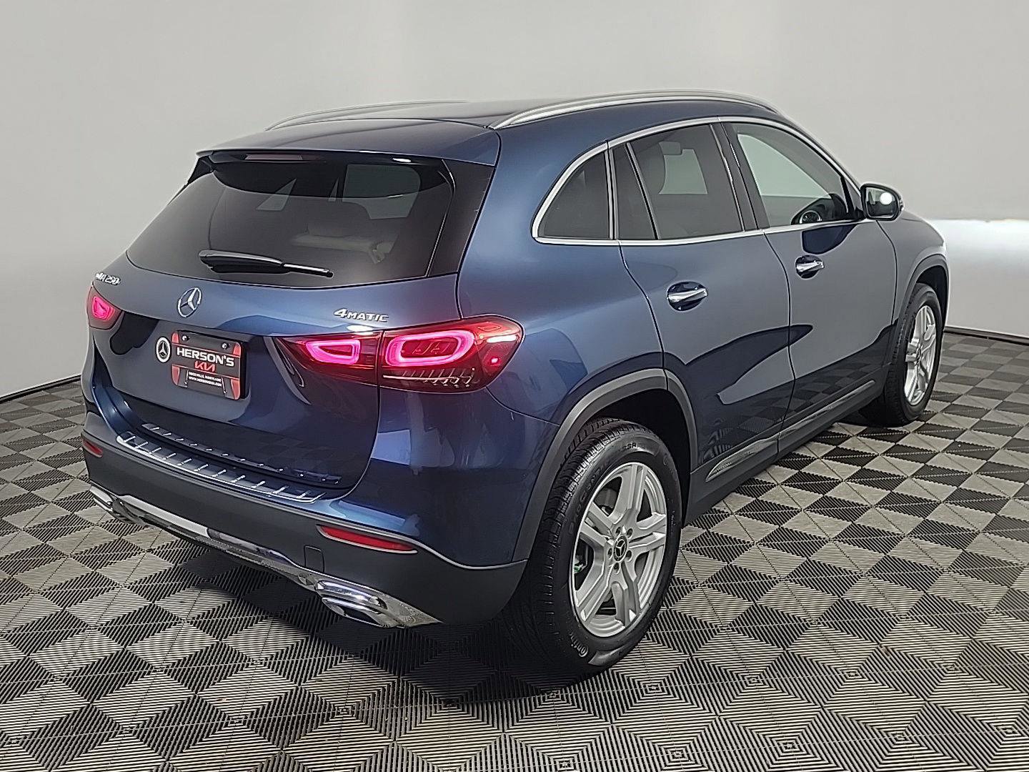 Used 2022 Mercedes-Benz GLA 250 4MATIC image 4