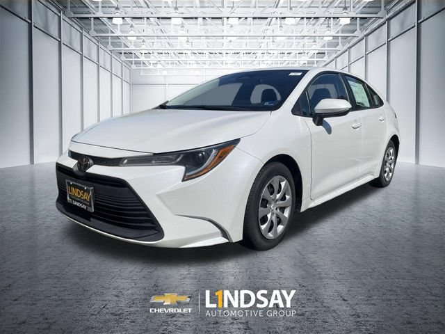 Used 2025 Toyota Corolla LE FWD image 4