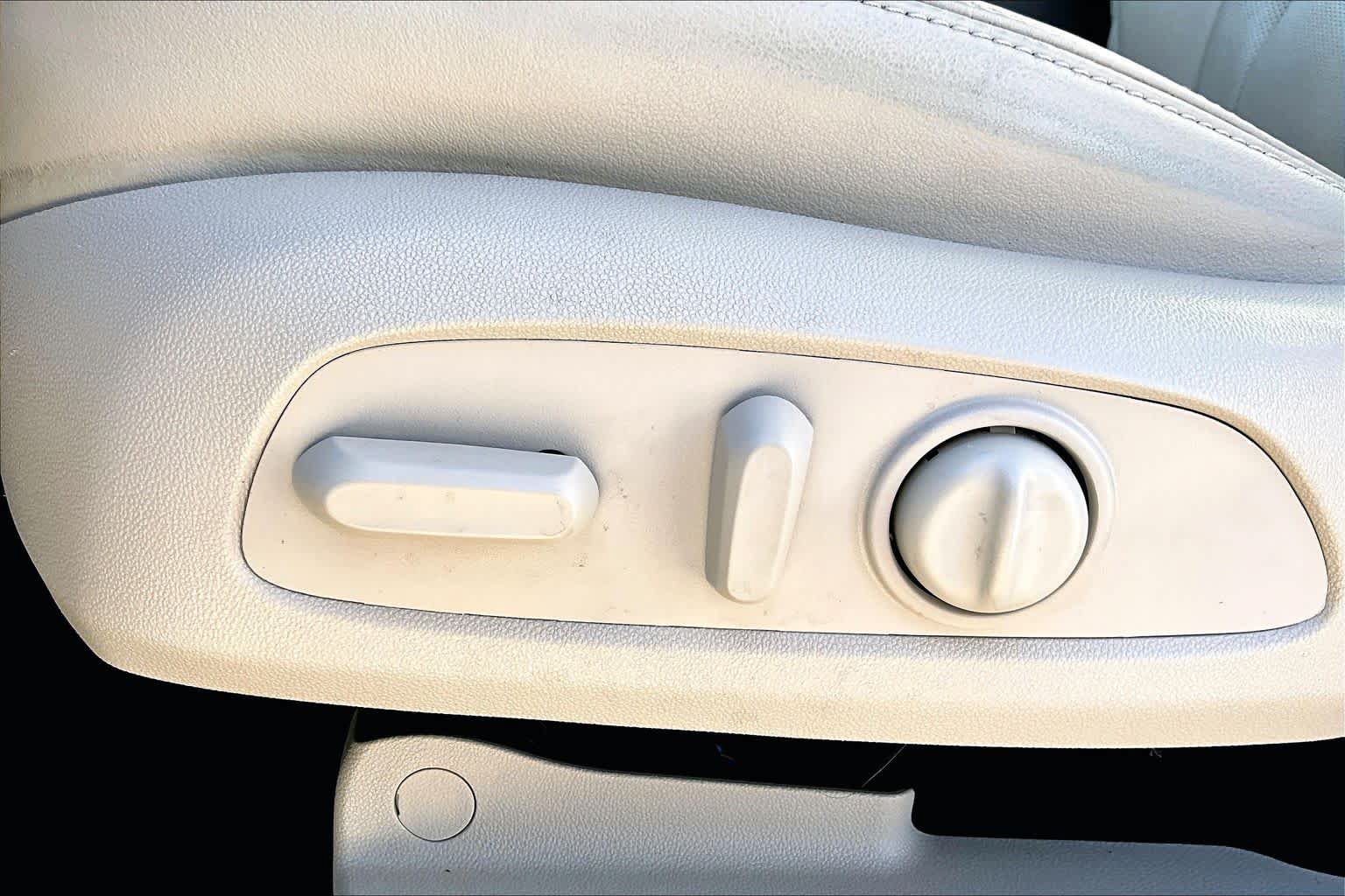Used 2020 Buick Enclave Essence FWD image 27