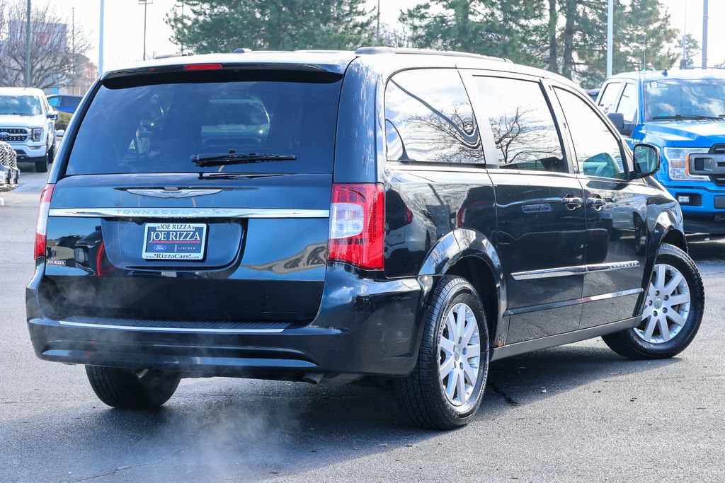 Used 2014 Chrysler Town & Country Touring FWD image 3