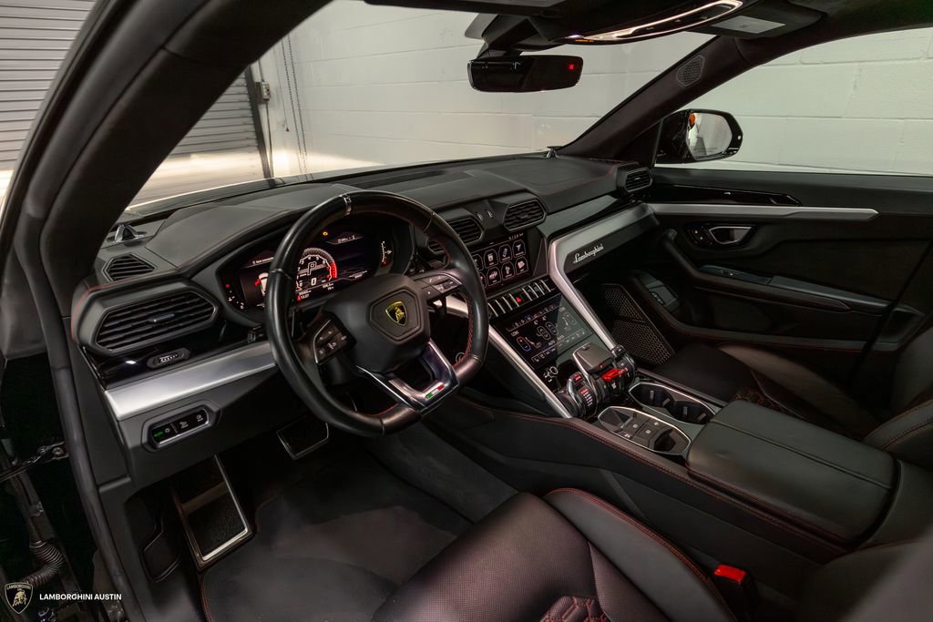 Used 2019 Lamborghini Urus AWD/4WD image 24