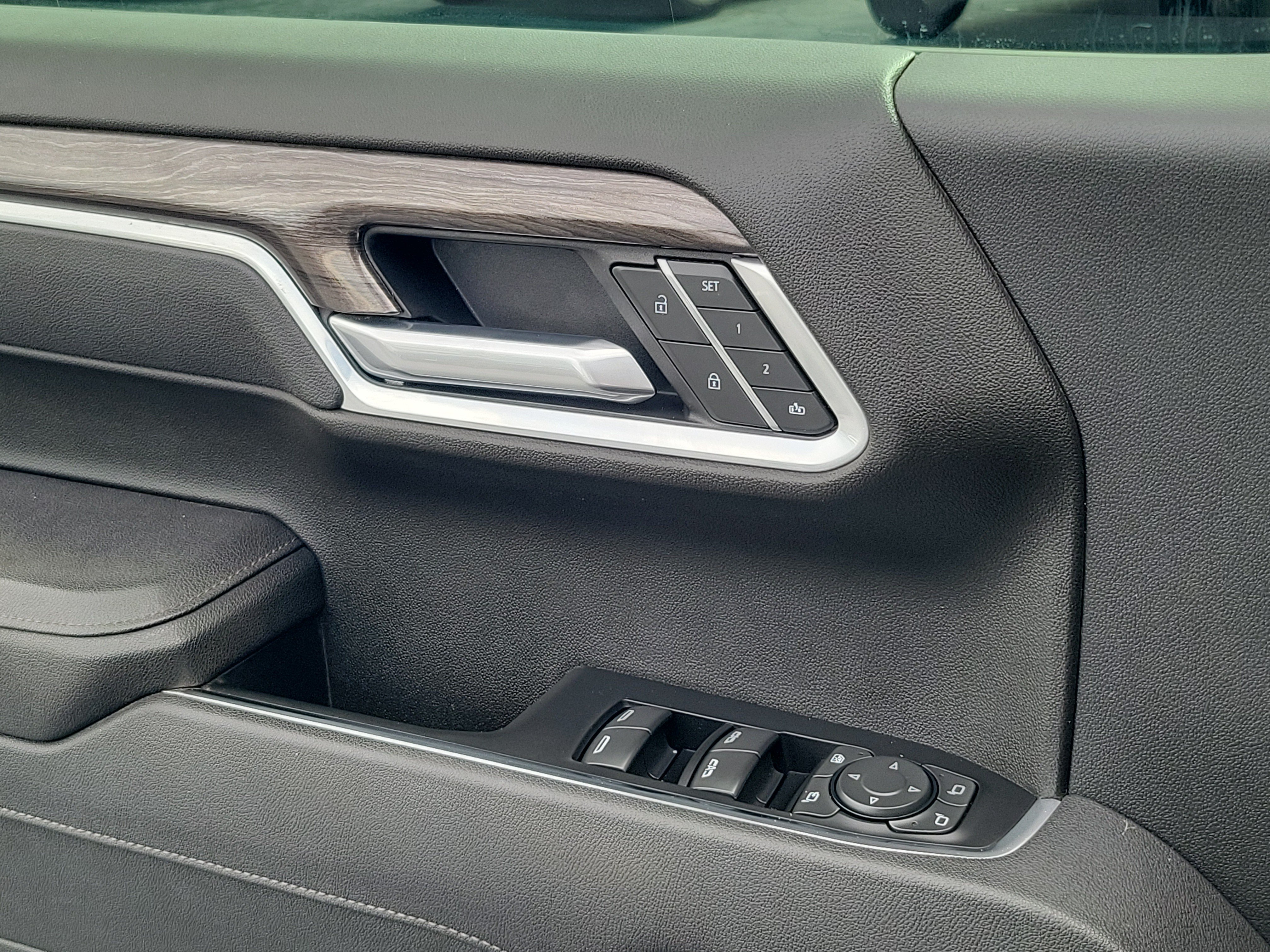 Used 2025 Chevrolet Silverado 1500 LTZ w/ Technology Package AWD/4WD image 19