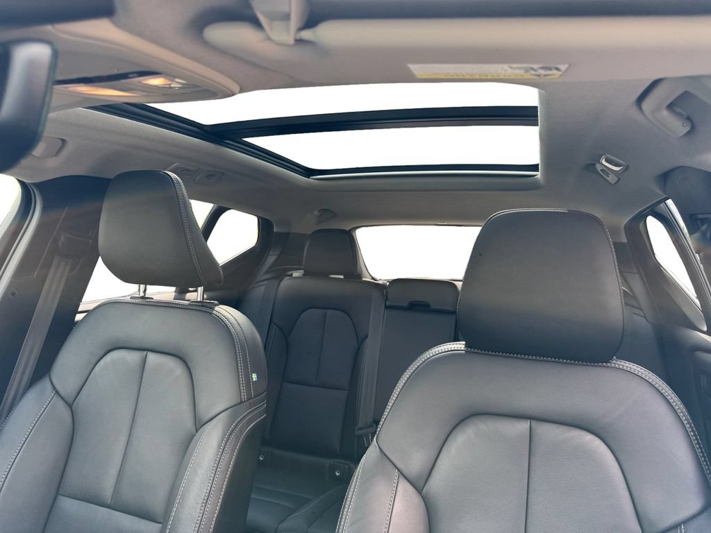 Certified 2024 Volvo XC40 B5 Plus w/ Protection Package Premier AWD/4WD image 25