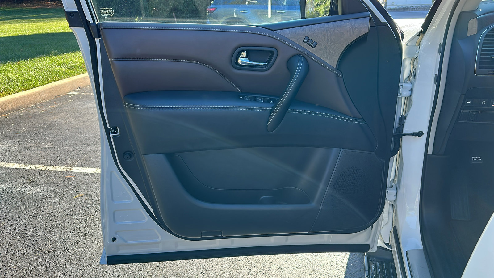 Certified 2024 INFINITI QX80 Premium Select w/ Cargo Package image 14