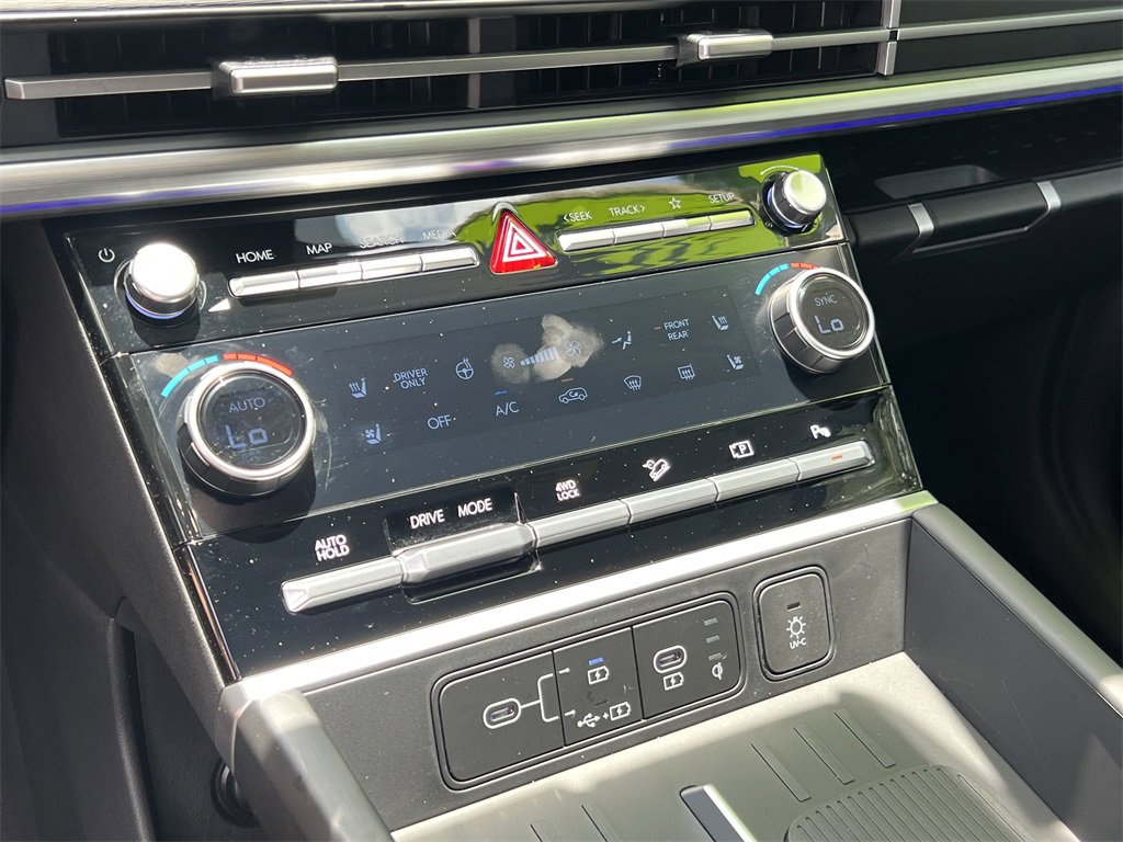 Used 2024 Hyundai Santa Fe Limited image 36