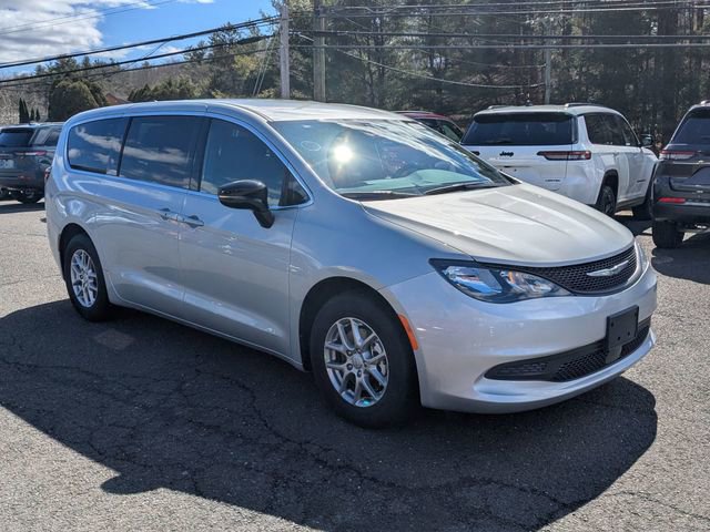 New 2026 Chrysler Voyager LX image 5