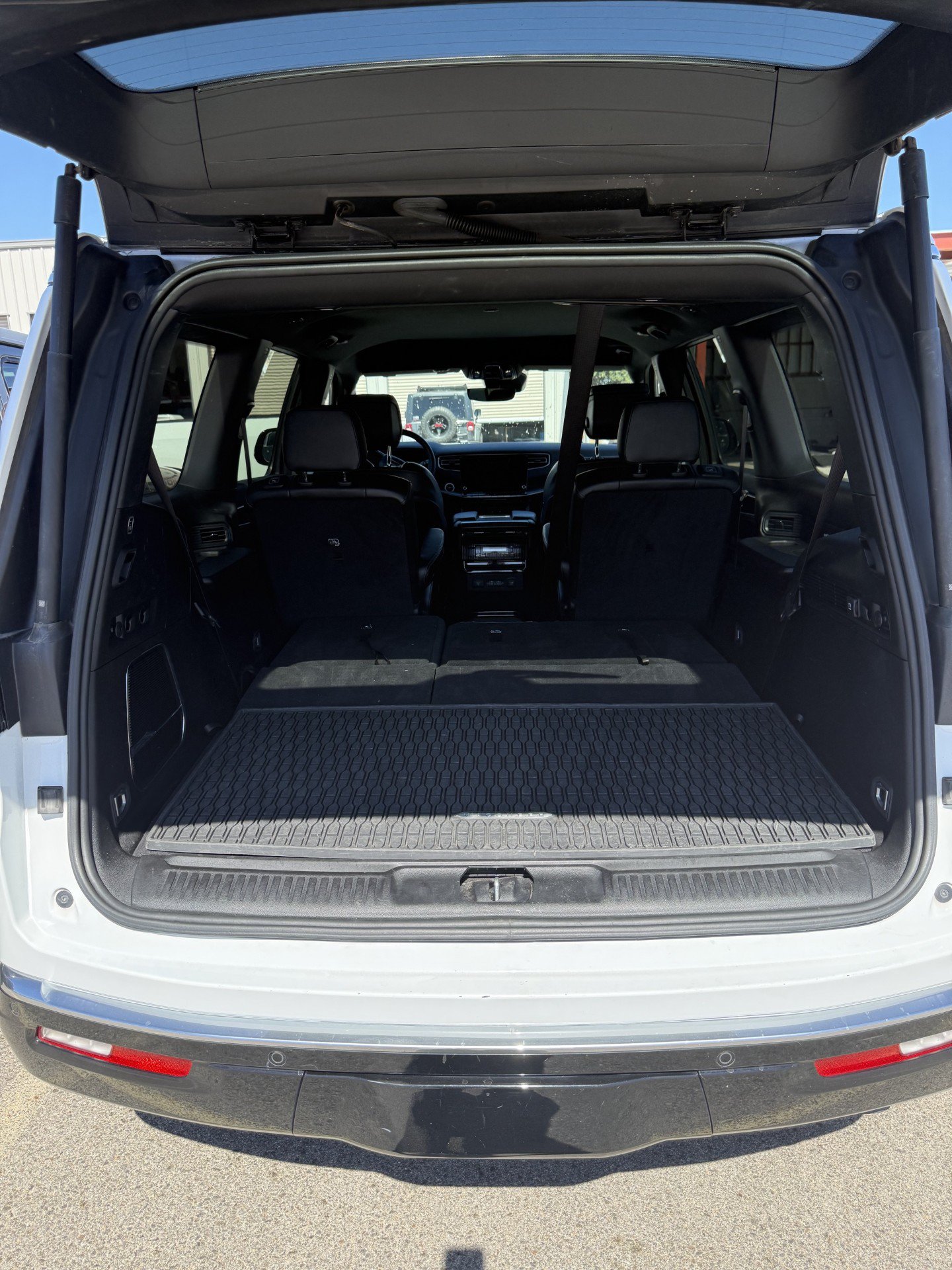 Used 2024 Jeep Wagoneer Series II AWD/4WD image 11