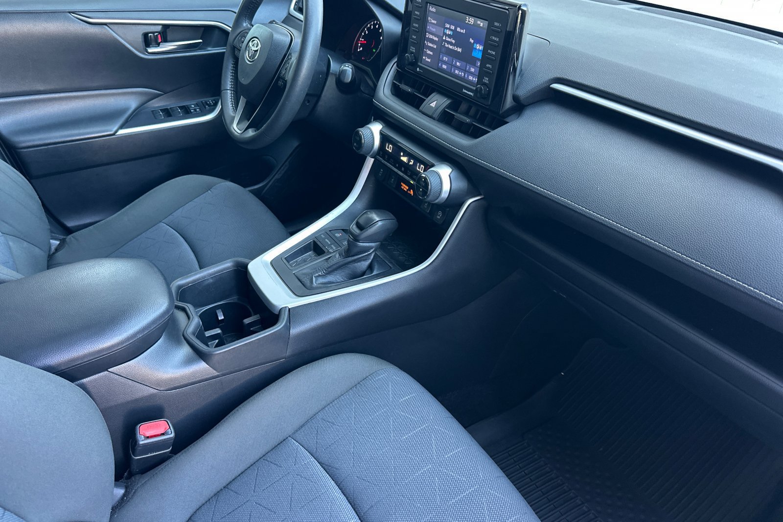 Certified 2022 Toyota RAV4 XLE w/ Convenience Package FWD image 16