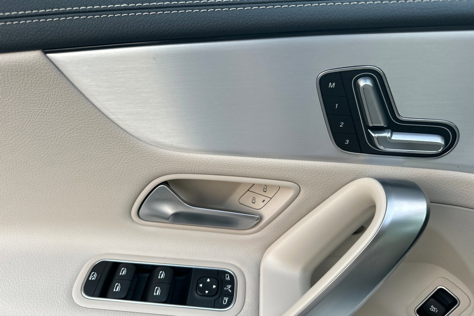 Certified 2025 Mercedes-Benz CLA 250 image 11