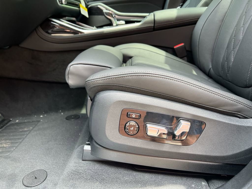 Used 2022 BMW X7 M50i image 35