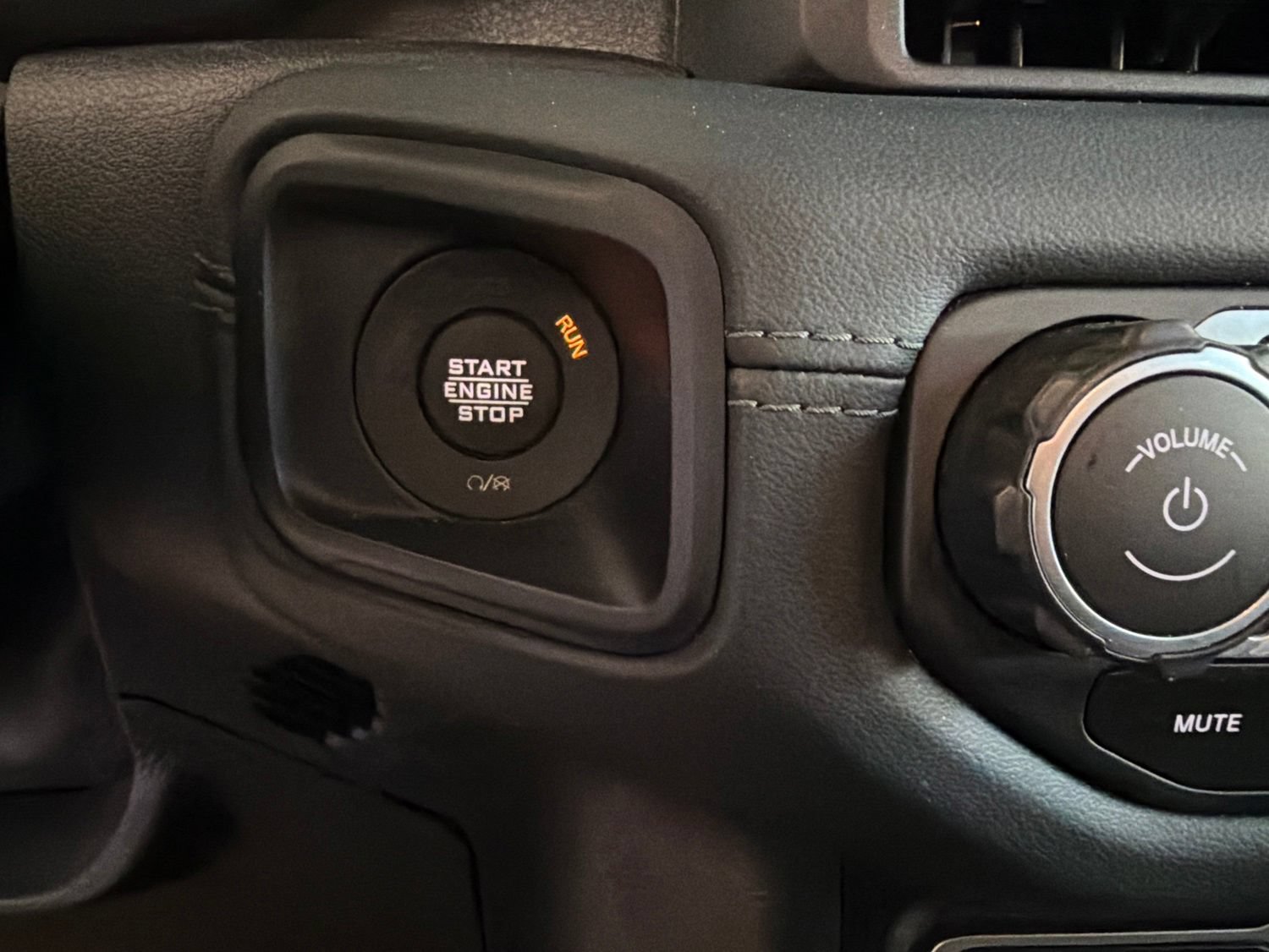 Used 2024 Jeep Wrangler Unlimited Sahara AWD/4WD image 25