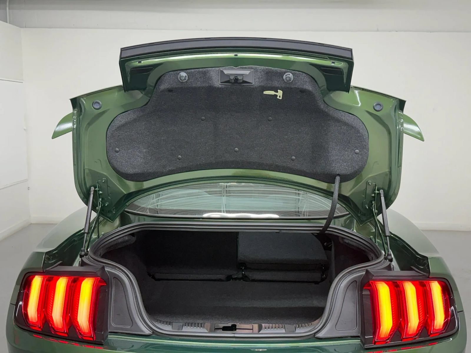 Used 2022 Ford Mustang GT RWD image 40