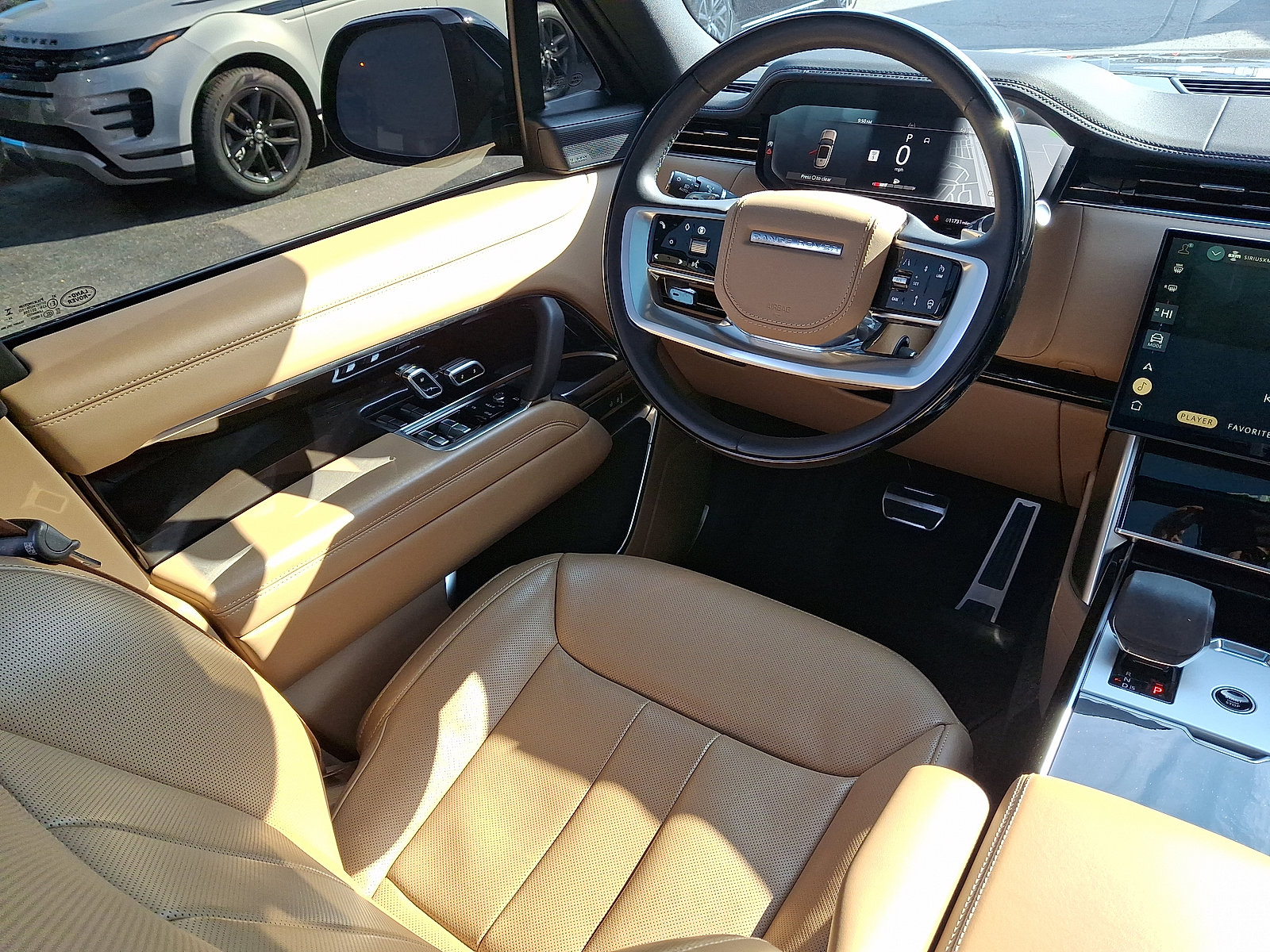 Used 2025 Land Rover Range Rover Long Wheelbase SE image 16