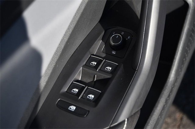 Certified 2025 Volkswagen Jetta SE w/ Sunroof Package image 8