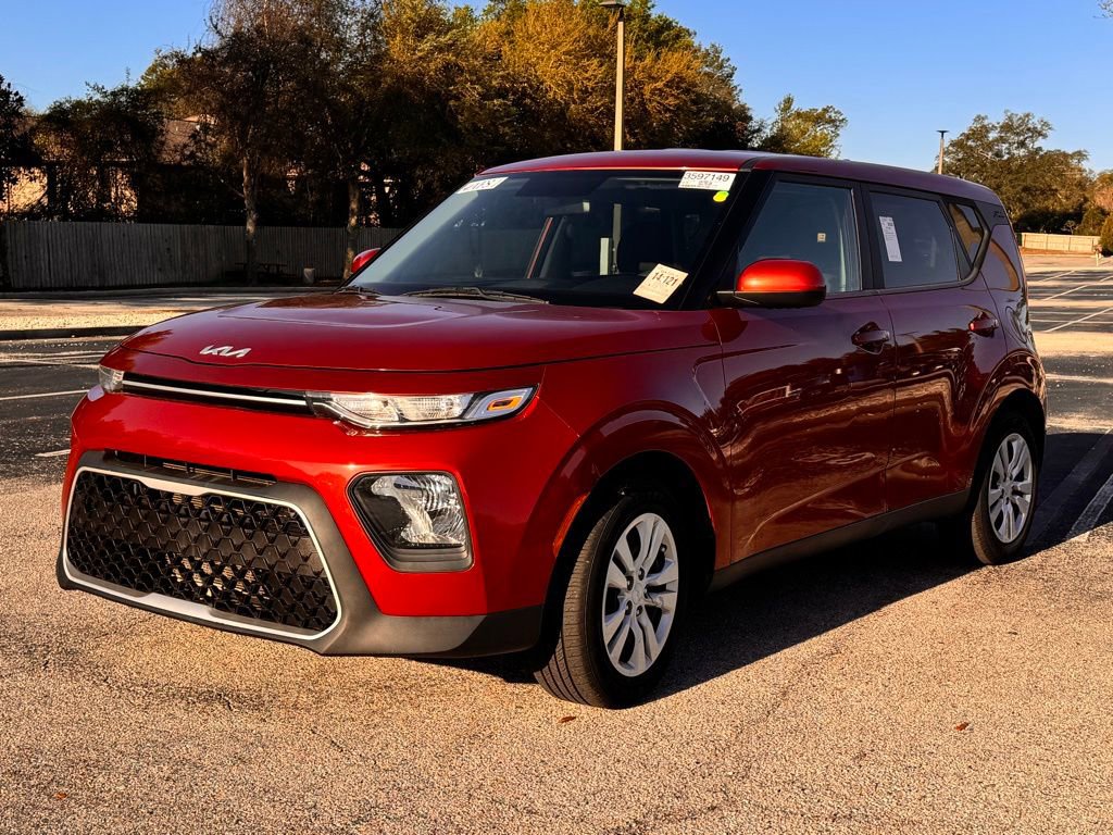 Used 2022 Kia Soul LX image 3