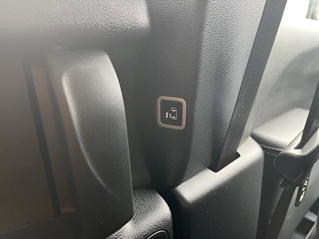 Used 2025 Chrysler Pacifica Select FWD image 29