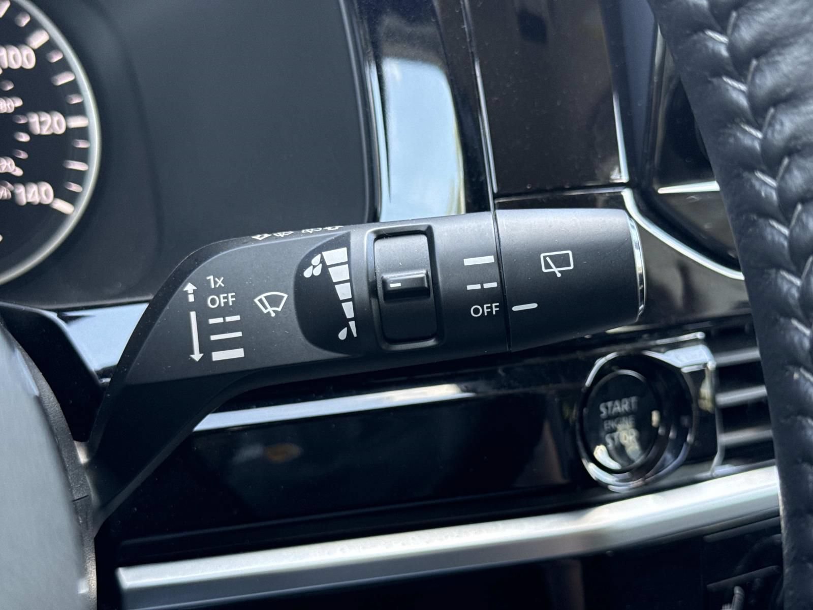 Used 2025 Nissan Pathfinder SL AWD/4WD image 17
