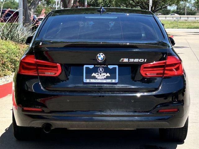 Used 2017 BMW 320i Sedan RWD image 5