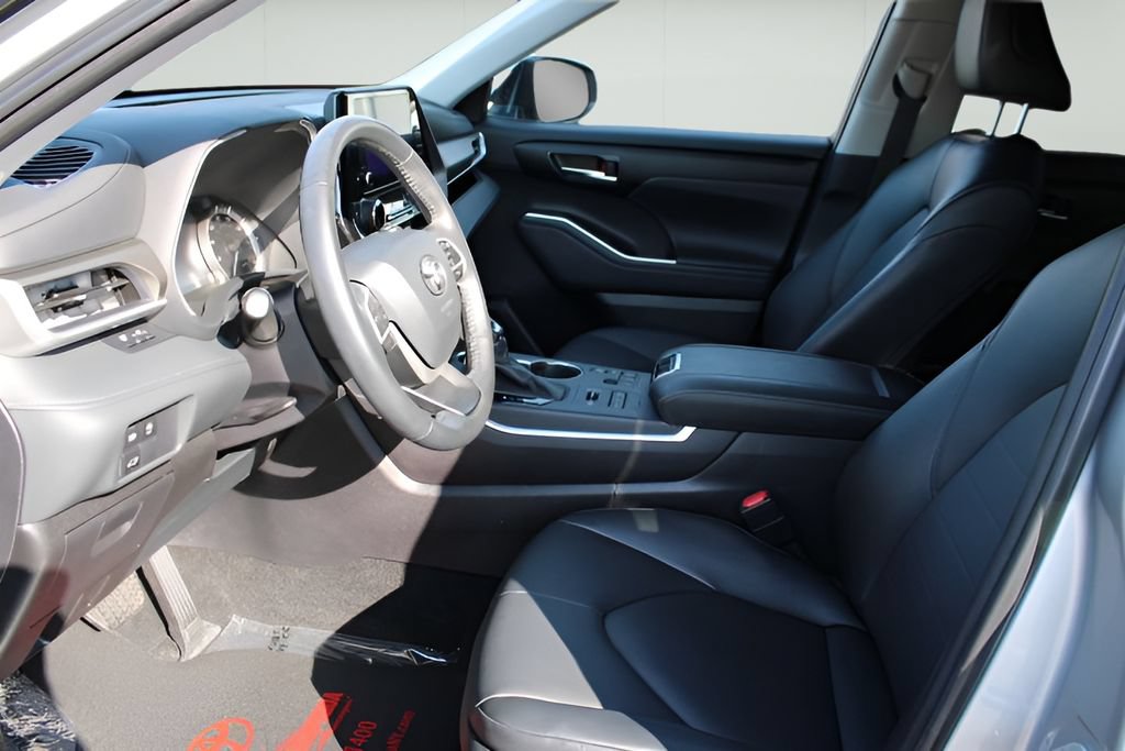 Certified 2025 Toyota Highlander XLE AWD/4WD image 9