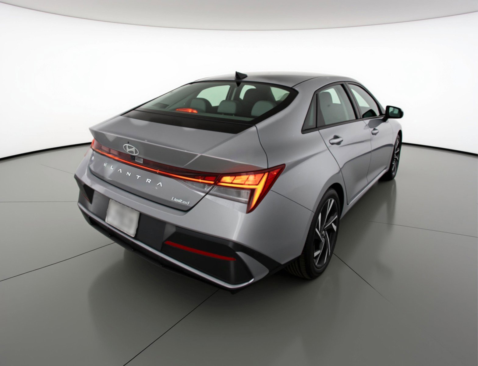 Used 2025 Hyundai Elantra Limited image 9