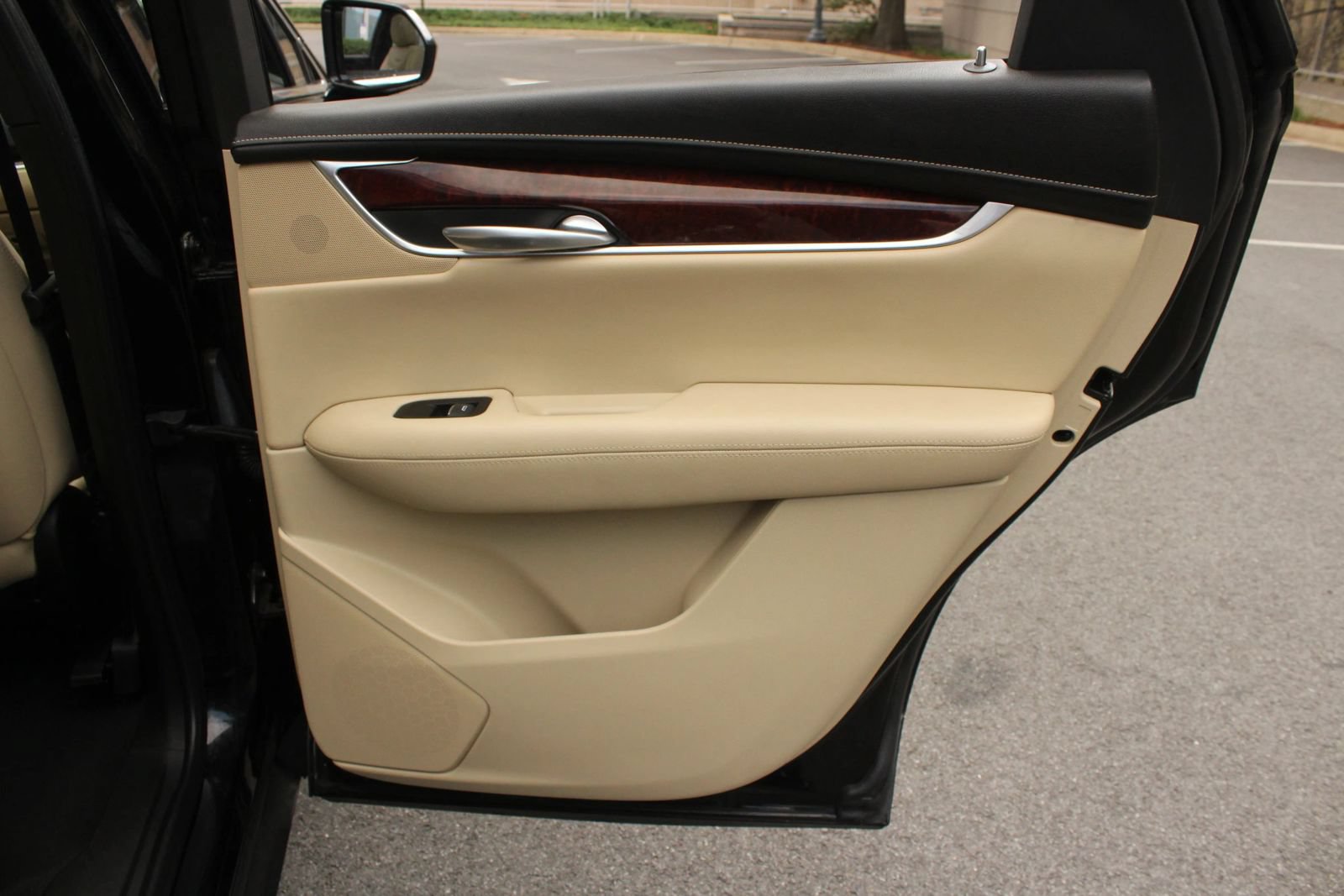 Used 2018 Cadillac XT5 Luxury w/ Driver Awareness Package FWD image 22