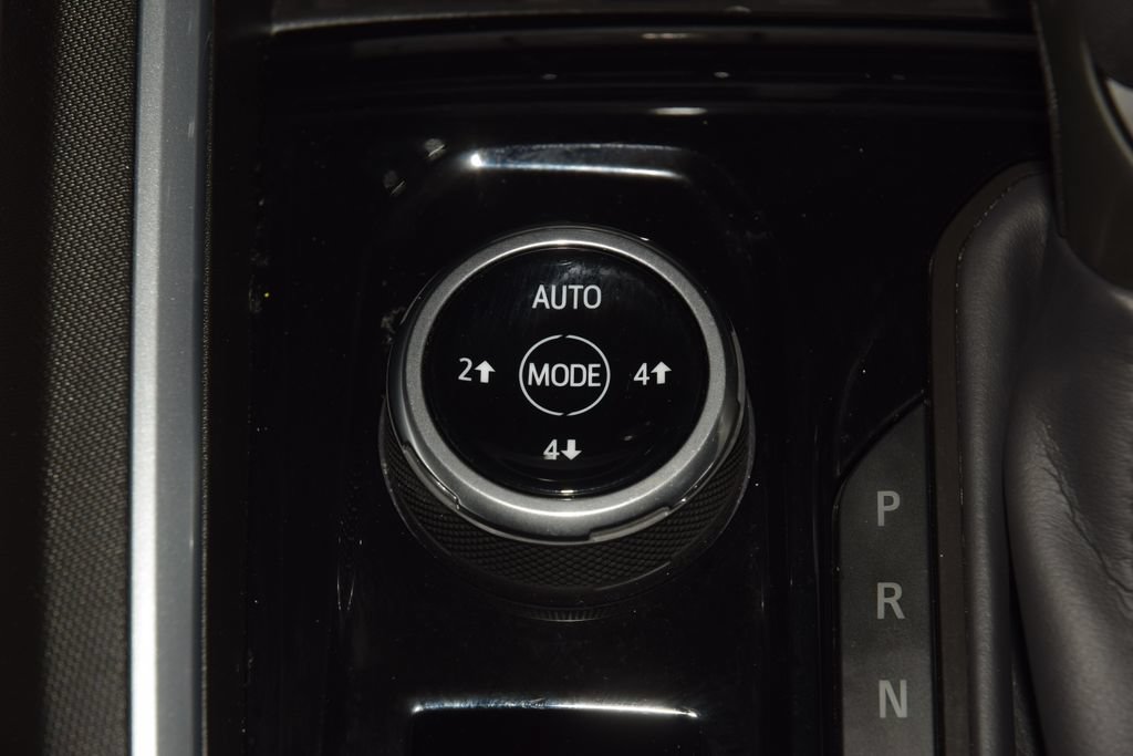 Used 2024 Chevrolet Colorado Trail Boss w/ Technology Package AWD/4WD image 34