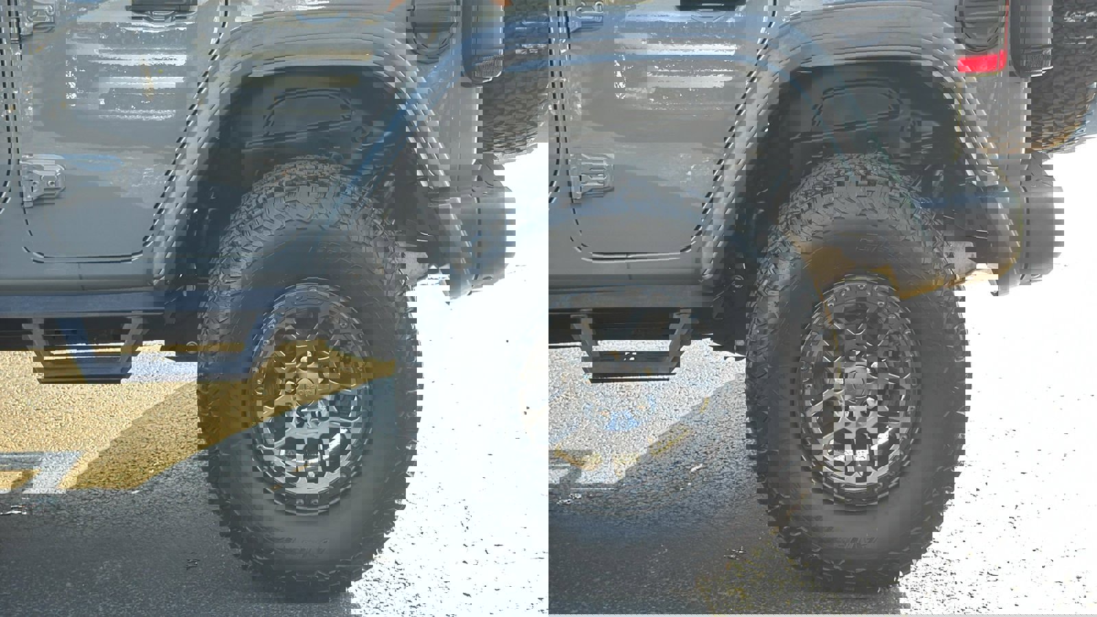 Certified 2022 Jeep Wrangler Unlimited Rubicon w/ Xtreme Recon 35" Tire Package AWD/4WD image 4