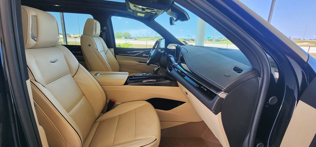 Used 2024 Cadillac Escalade ESV Premium Luxury w/ LPO, Floor Liner Package AWD/4WD image 36