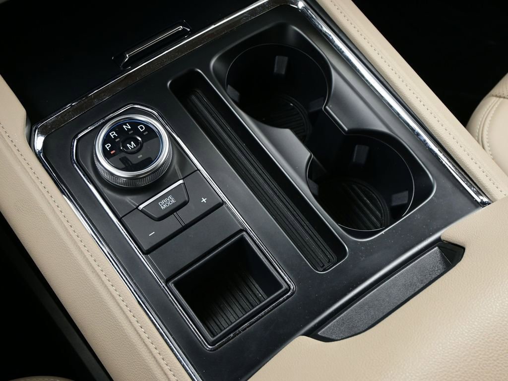 Used 2024 Ford Expedition XLT image 19