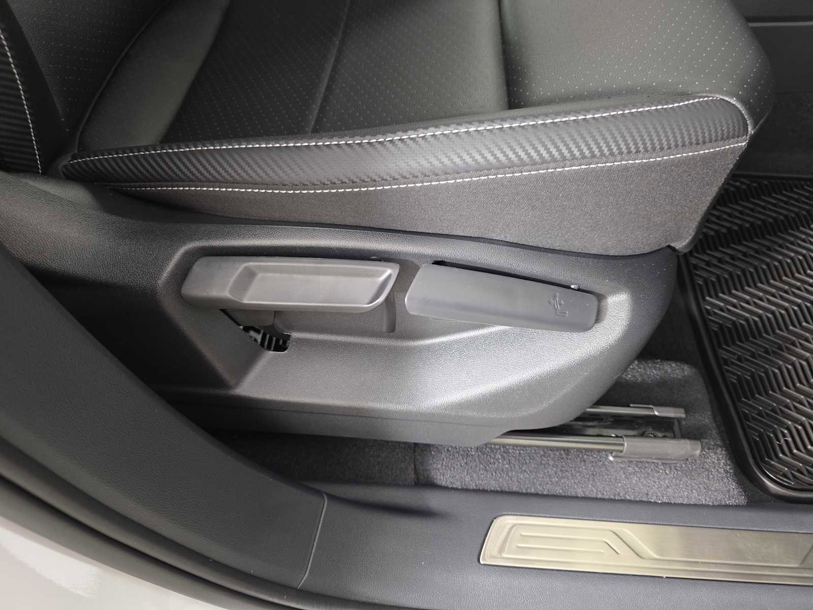 Used 2023 Volkswagen Atlas Cross Sport SE w/ Panoramic Sunroof Package image 31