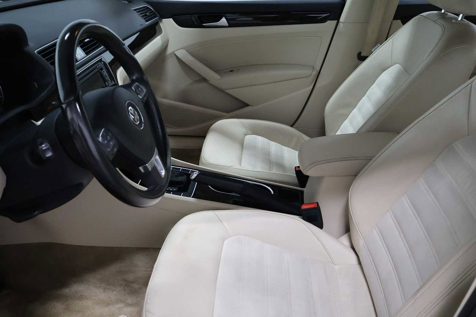 Used 2015 Volkswagen Passat TDI SEL Premium FWD image 5