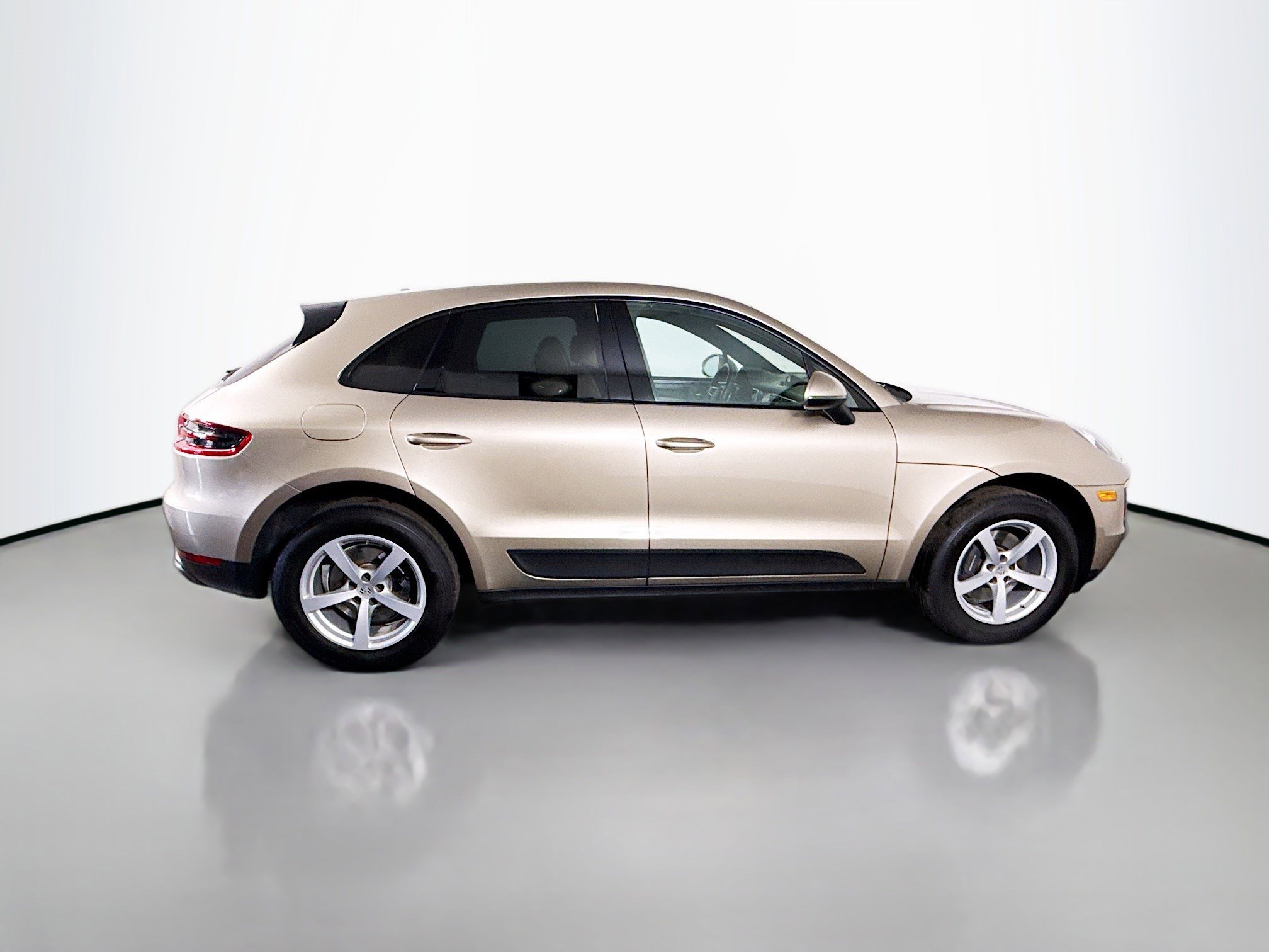 Used 2018 Porsche Macan image 11
